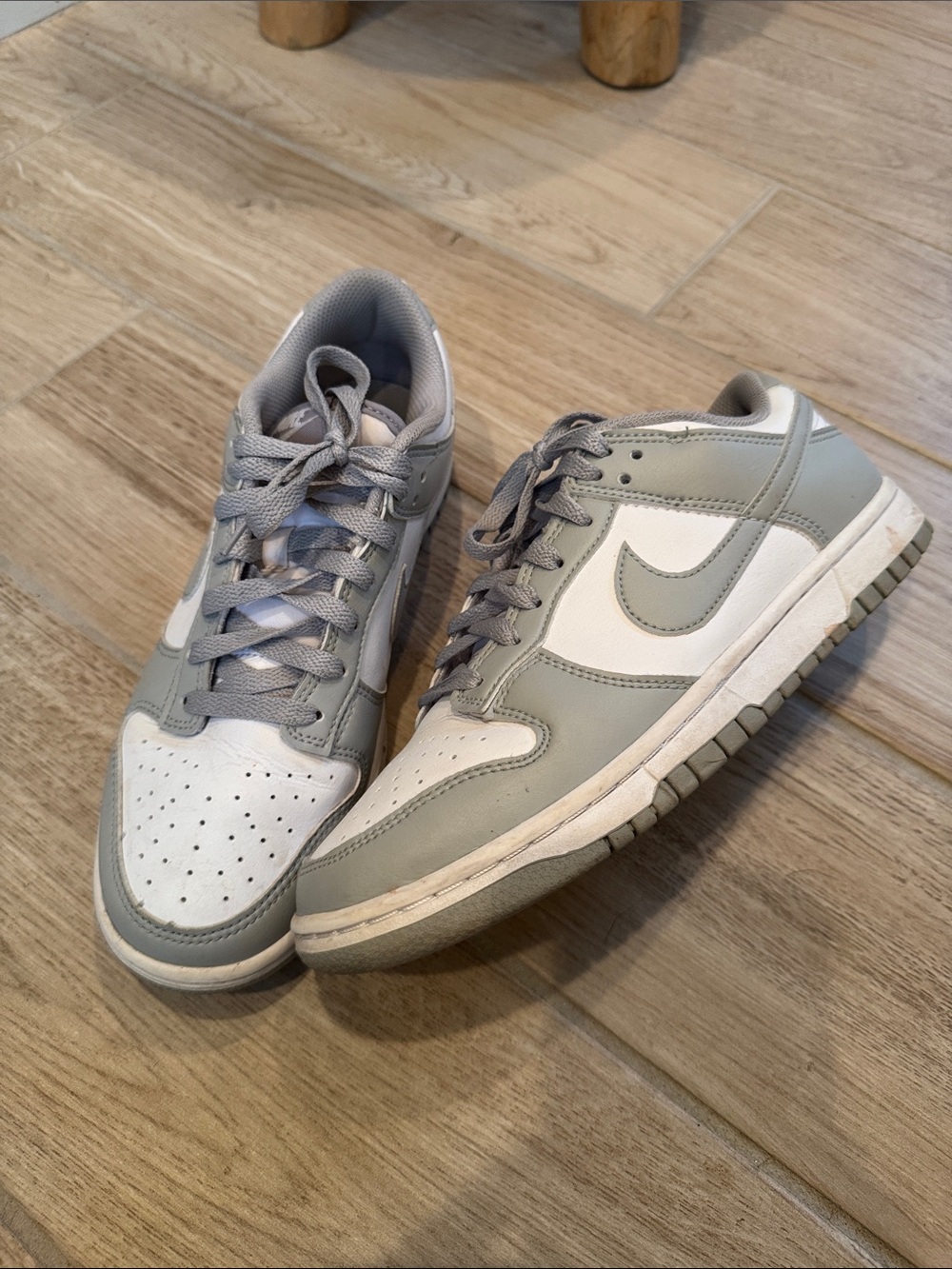 Nike Men’s Low-Top Sneakers in White and Light Gray
